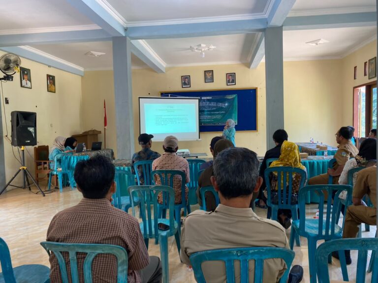 Mahasiswa KKN UNS Kelompok 196 Libatkan Peternak Kambing dalam Pelatihan Pengolahan Limbah Ternak Kambing Menjadi Pupuk Bokashi