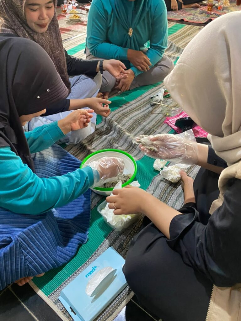 Kenalkan Cara Baru dalam Pengolahan Lele, Mahasiswa KKN Gandeng Ibu-Ibu Desa Gedangan dalam Pelatihan Pengolahan Abon Lele, Membuka Peluang Usaha Baru
